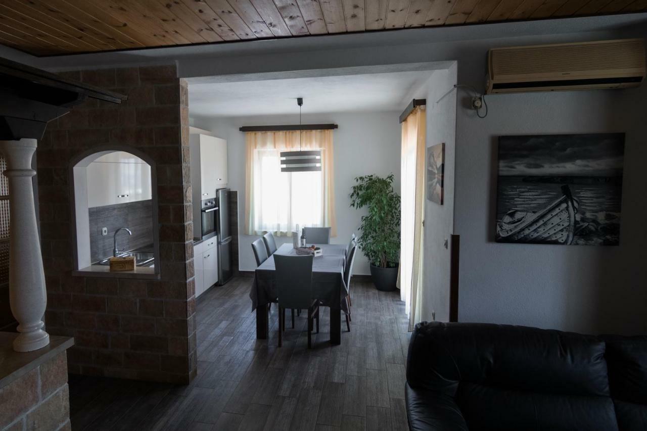 Apartments Ivana Postira Extérieur photo