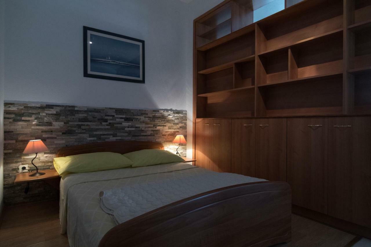 Apartments Ivana Postira Extérieur photo